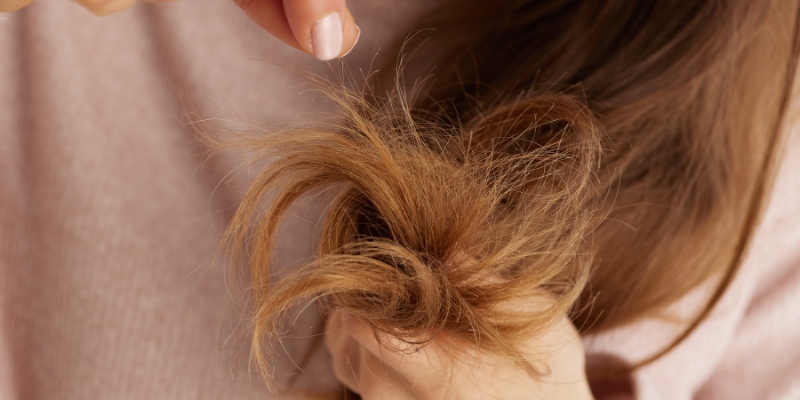 Capelli crespi biondi. Dott. Solari anti crespo per capelli sani e idratati. Prodotti professionali per la cura dei capelli.