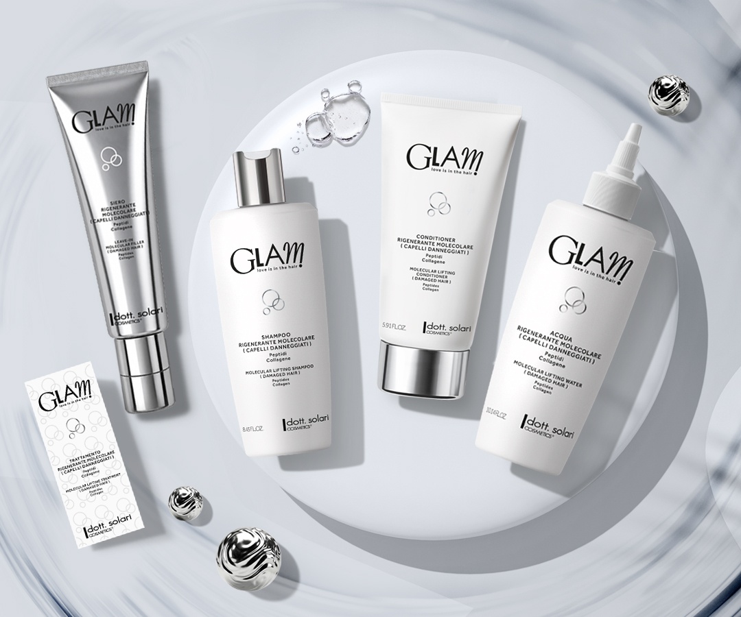 Quattro prodotti Glam by dott. solari per capelli danneggiati su superficie chiara, con gocce d'acqua e sfere metalliche decorative.